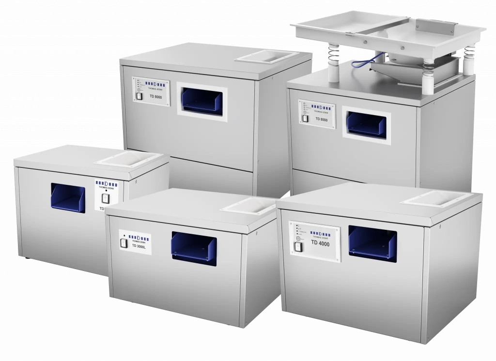 Besteckpoliermaschinenübersicht mit allen Modellen freigestellt in Perspektive und ohne Zubehör.