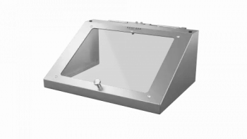 Ein schräges Gehäuse aus Edelstahl mit einem klaren, gewinkelten Fenster, einem kleinen Knopf auf der Vorderseite und einem flachen Sockel, das zum Schutz oder zur Ausstellung von Geräten dient.